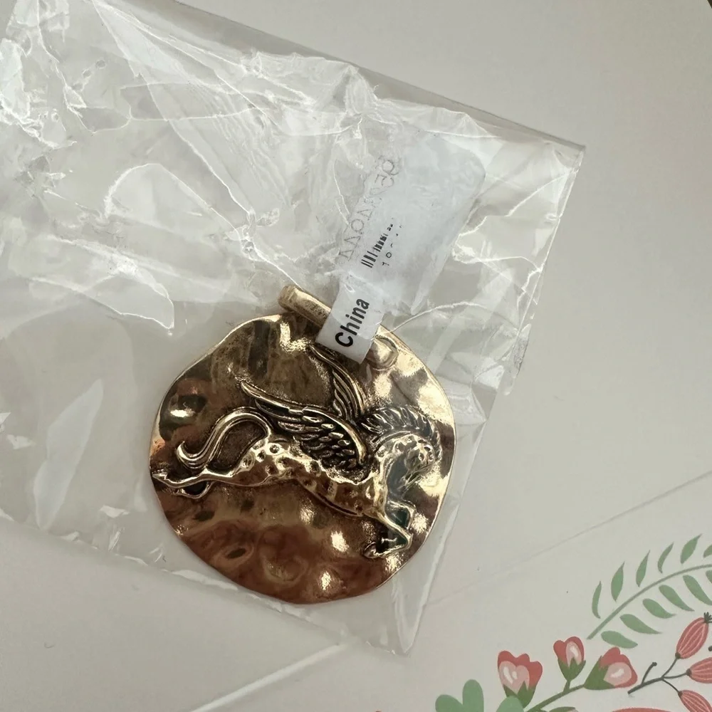 NWT Free People Gold Pegasus Pendant Bag Charm - Picture 5 of 6